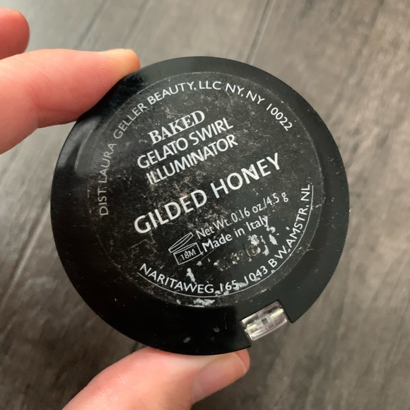 Laura Geller - Baked Gelato Swirl Highlighter - Gilded Honey - Picture 3 of 8